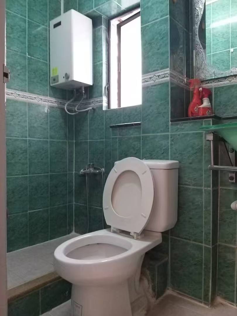 黑沙灣-漢街市对面樂富 大单位三面大单邊 全屋光猛，有装修靓仔， 全齐家电 有電梯中層 兩房一厅