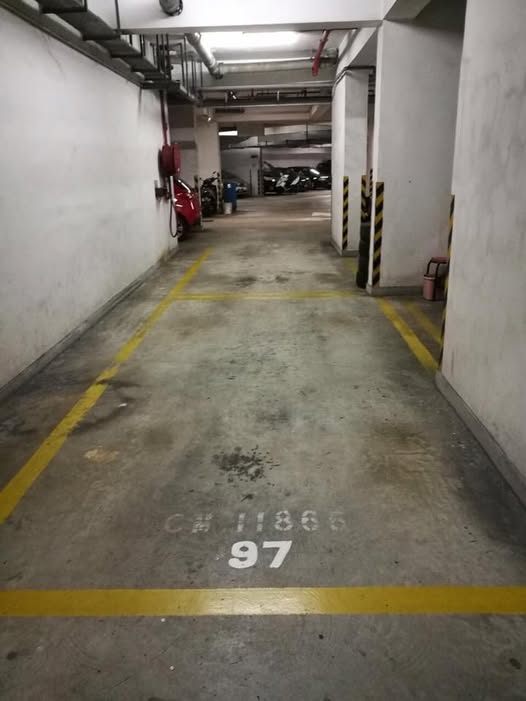 關閘李秉倫車位
