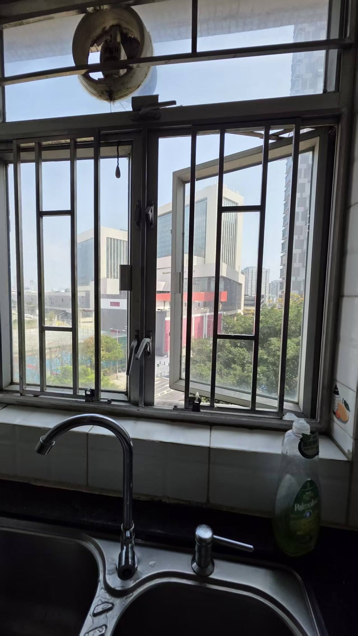信廉花園電梯中層
