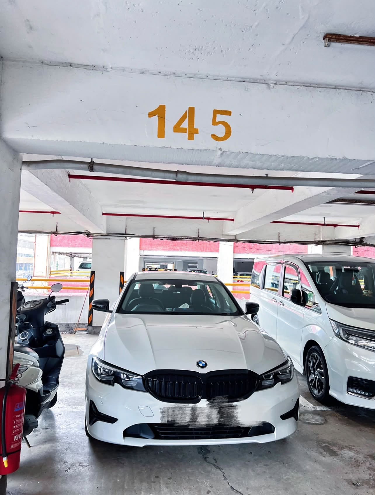 南新三座一樓，近停車場及住宅出入口，有瓦遮頭！超大車位！超易泊！